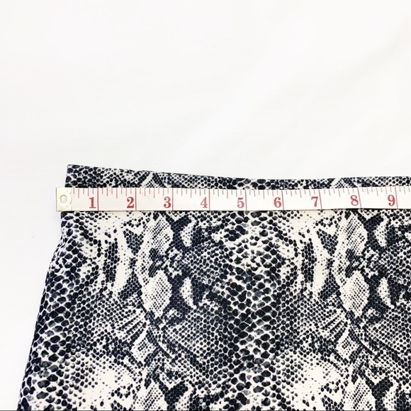 Katherine Barclay snake Print Pencil Skirt. Size 8 - Picture 8 of 10